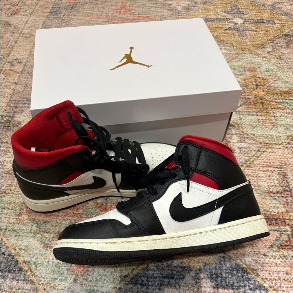 Wmns Air Jordan 1 Mid 'Black Sail Gym Red'